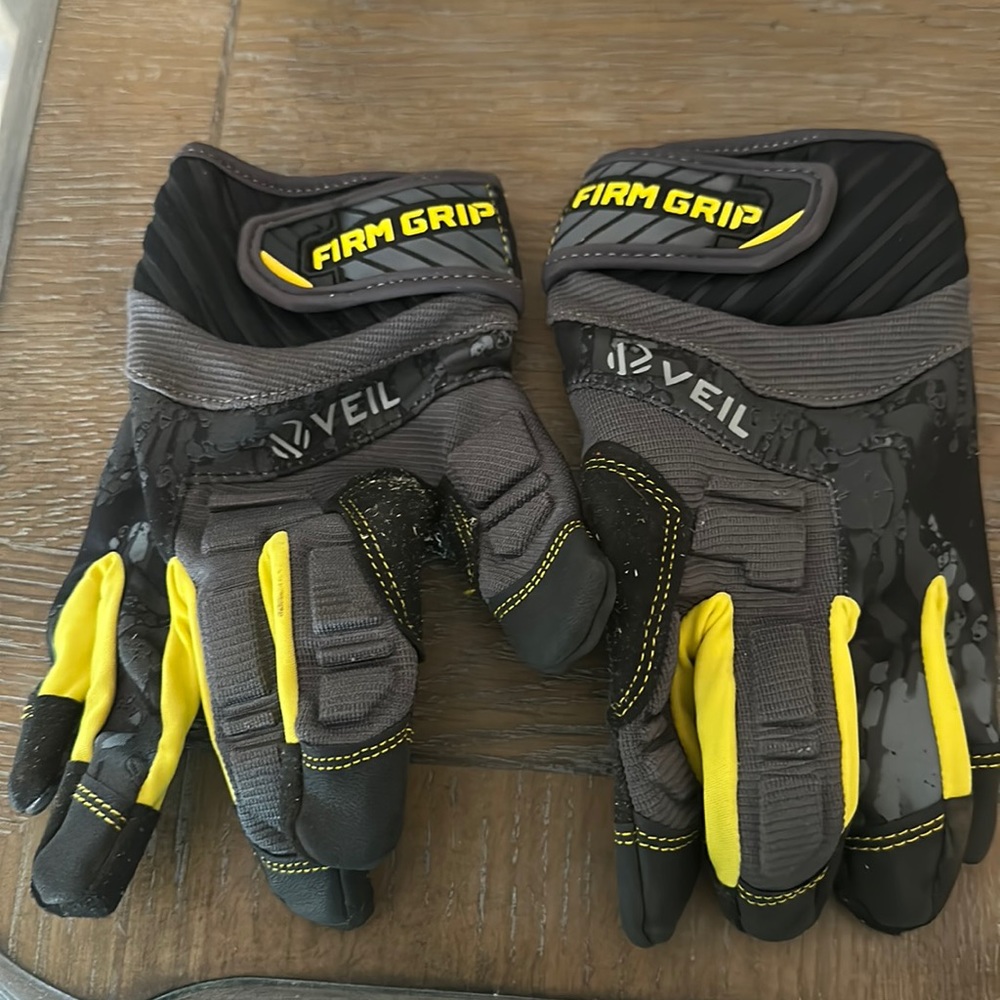 Firm grip new gloves barely used